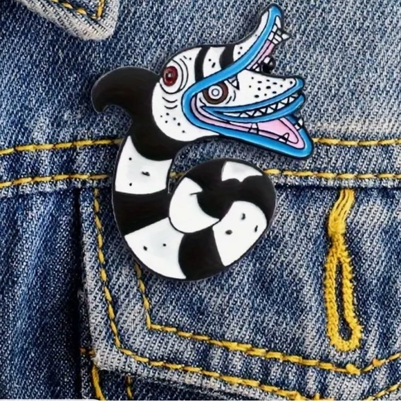 Beetlejuice Accessories - Beetlejuice pin!
